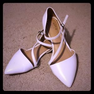 Beautiful white apt 9 sandals